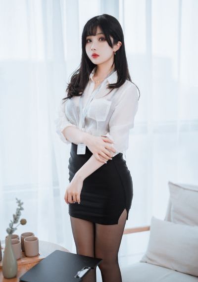 欧美30岁左右女装模特_高清在线观看完整版